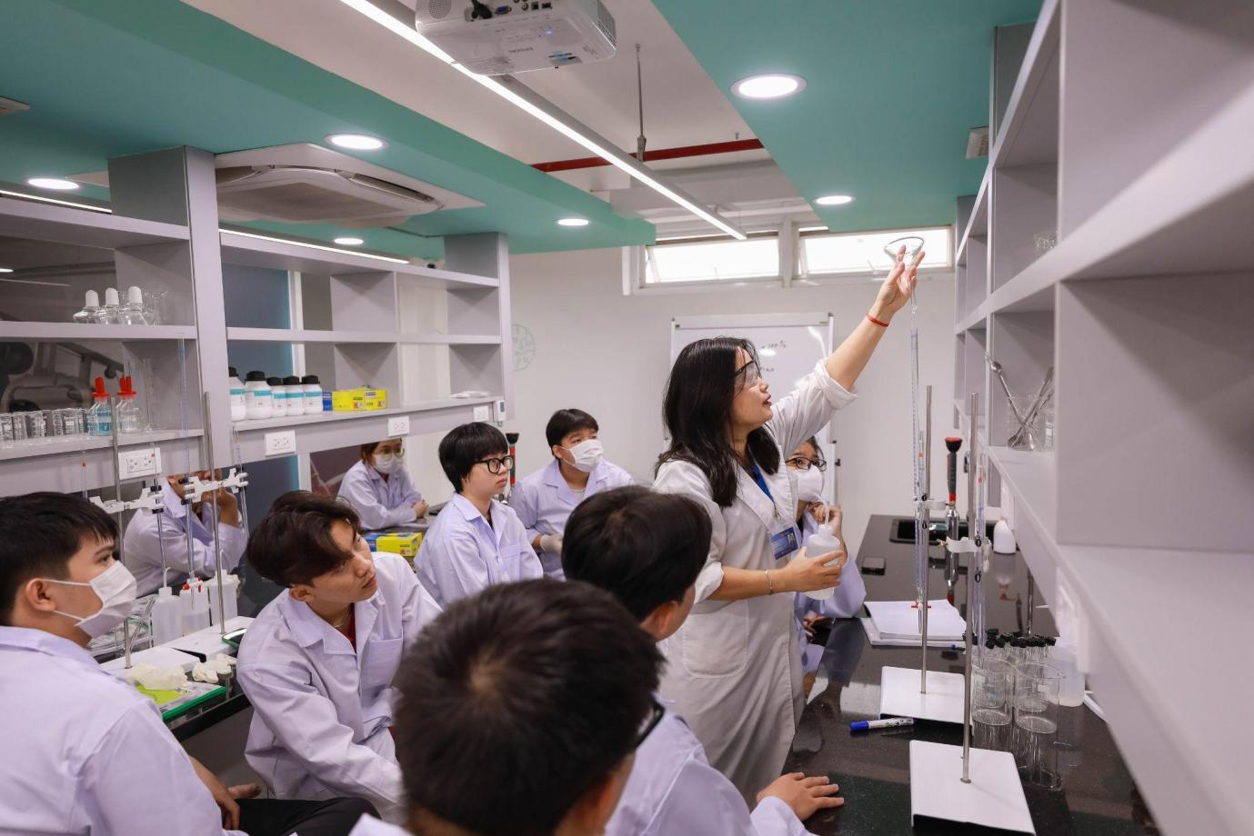SIU ưu đãi đặc biệt con cán bộ ngành Y tế và Giáo dục- Ảnh 2. tại hi88 ưu đãi đặc biệt con cán bộ ngành Y tế và Giáo dục- Ảnh 2.