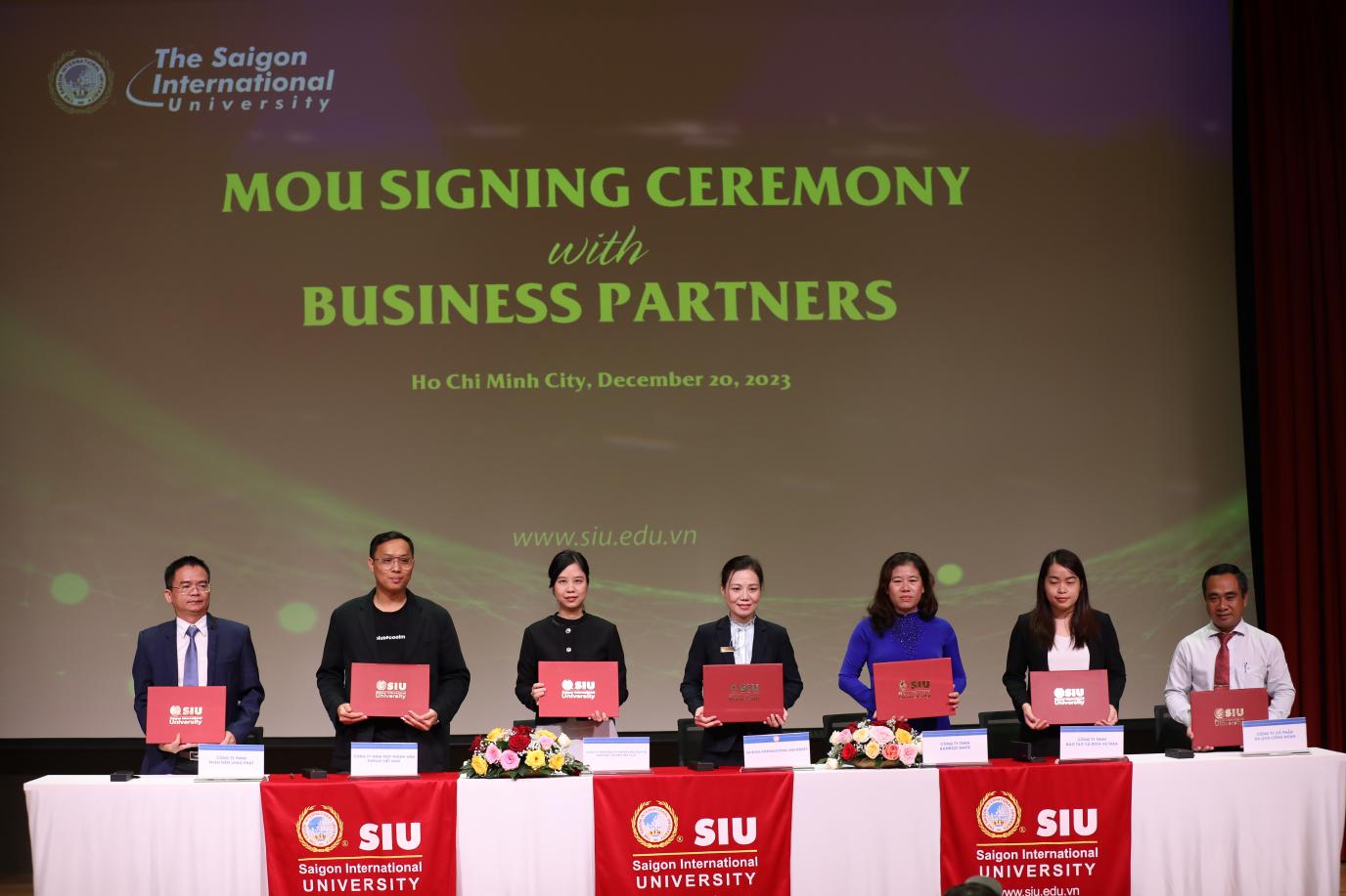 SIU ưu đãi đặc biệt con cán bộ ngành Y tế và Giáo dục- Ảnh 3. tại hi88 ưu đãi đặc biệt con cán bộ ngành Y tế và Giáo dục- Ảnh 3.