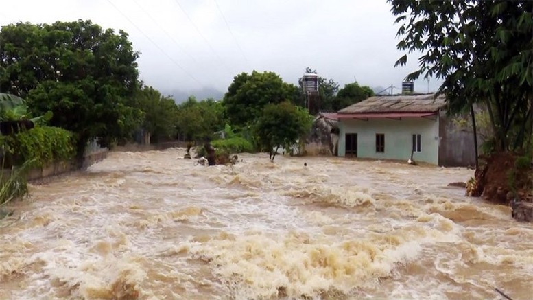 Tập trung ứng phó khẩn cấp với mưa lũ trên lưu vực sông Cả- Ảnh 1. Tập trung ứng phó khẩn cấp với mưa lũ trên lưu vực sông Cả- Ảnh 1.