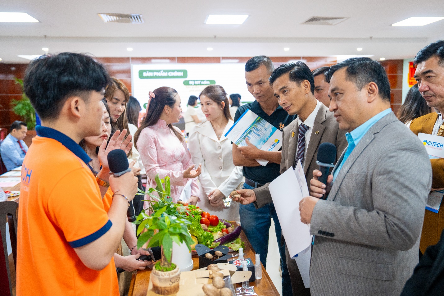 Học từ trải nghiệm thật: Sinh viên HUTECH “hô biến” ý tưởng thành giá trị thực- Ảnh 3. Học từ trải nghiệm thật: hi88.com là gì viên HUTECH “hô biến” ý tưởng thành giá trị thực- Ảnh 3.
