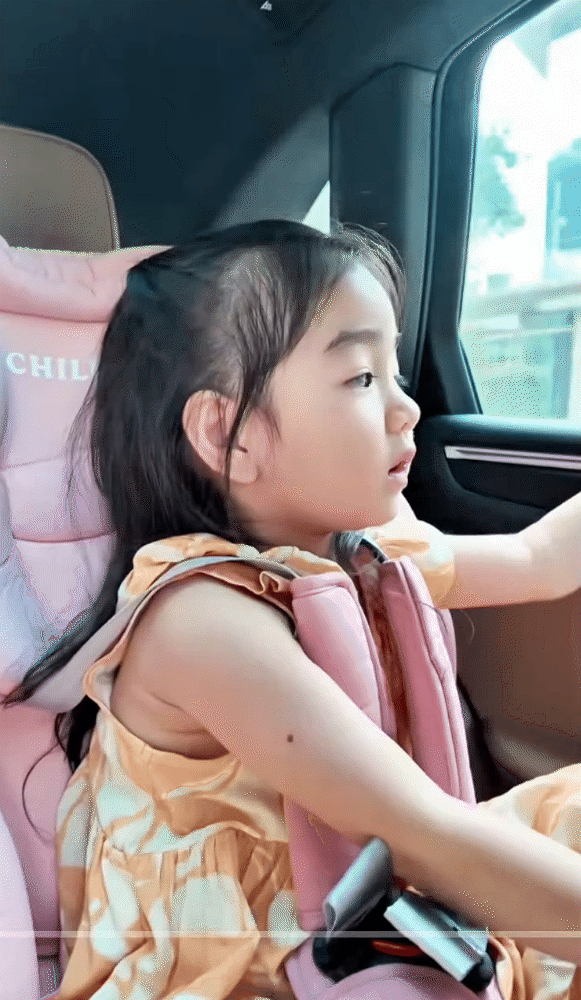 Chiếc ghế "đặc biệt" của Pam và Bún được dân tình hỏi tới tấp: Giá vài triệu nhưng một khi đầu tư là bố mẹ yên tâm tuyệt đối- Ảnh 2. Chiếc ghế "đặc biệt" của Pam và Bún được dân tình hỏi tới tấp: Giá vài triệu nhưng một khi đầu tư là bố mẹ yên tâm tuyệt đối- Ảnh 2.