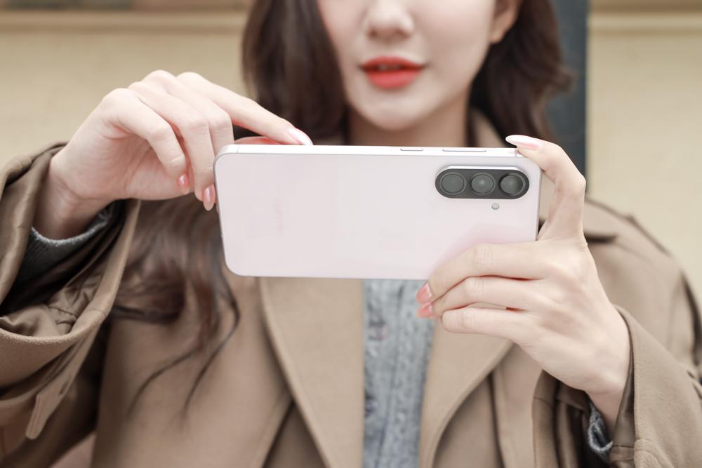 Sống tràn cảm hứng, ghi điểm thần thái cùng Galaxy A56 5G Hồng trẻ trung- Ảnh 1. Sống tràn cảm hứng, ghi điểm thần thái cùng truc tiep bong da vtv6 Hồng trẻ trung- Ảnh 1.