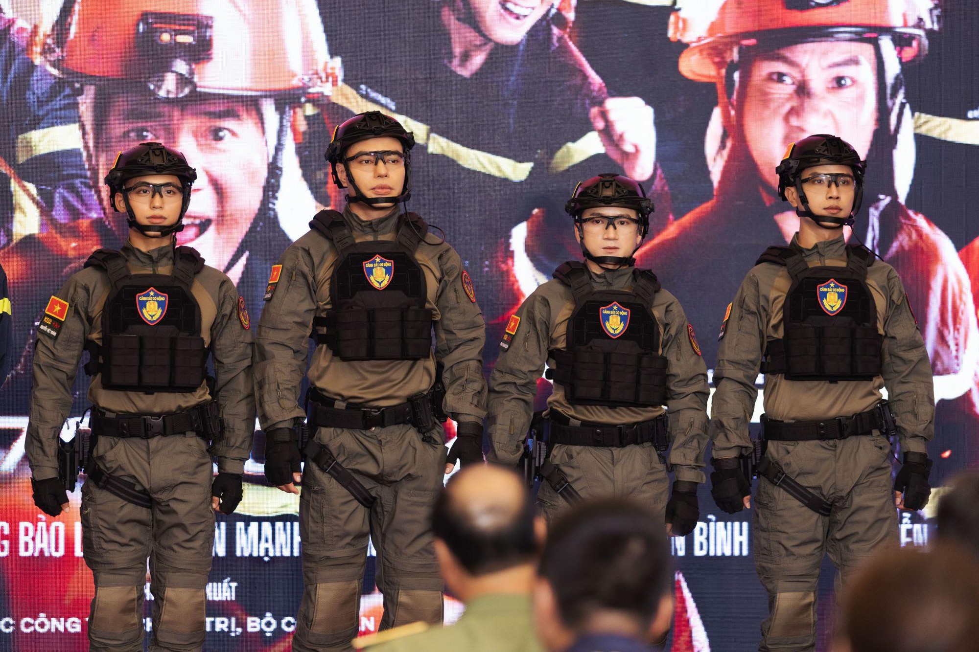 Binz ngất xỉu, Tiến Luật vượt qua nỗi sợ độ cao khi tham gia show "Chiến sĩ quả cảm"- Ảnh 2.