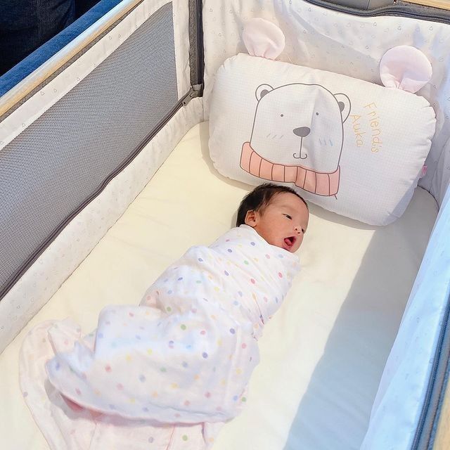 Nhìn em bé mặc đẹp thì thích thật đấy nhưng mẹ phải nắm vững nguyên tắc này để đảm bảo an toàn cho con- Ảnh 2.