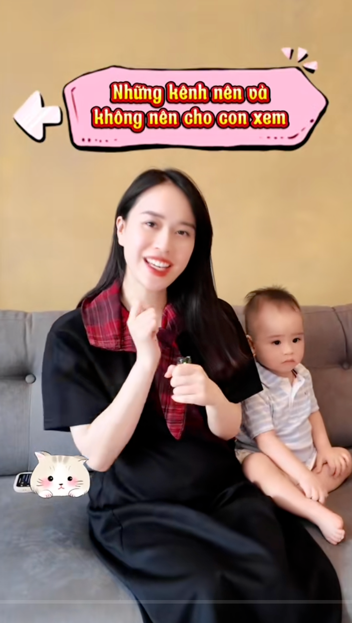 MC Ngô Mai Phương chia sẻ cách giúp "cậu cả" Leon biết nói sớm là... xem TV cùng con, nhưng không phải kênh nào cũng tốt- Ảnh 6.