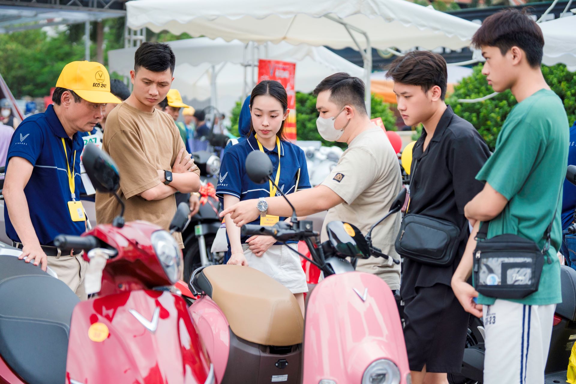 Cuối tuần này, người dân Hà Nội, An Giang, Khánh Hòa có cơ hội lên đời xe máy điện “ngay tại chỗ”- Ảnh 2. Cuối tuần này, người dân Hà Nội, An Giang, Khánh Hòa có cơ hội lên đời lich bong da truc tiep máy điện “ngay tại chỗ”- Ảnh 2.