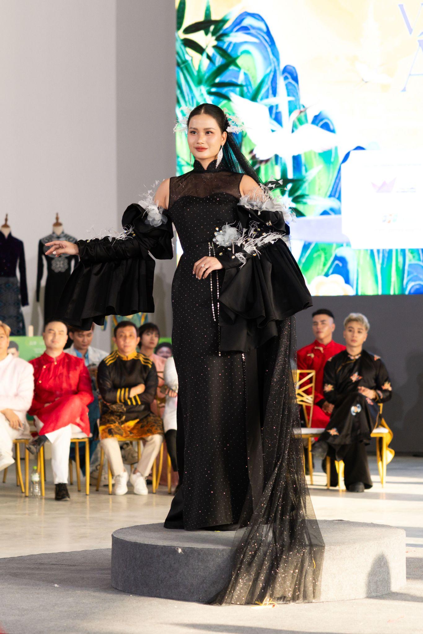 Như Vân - Hương Ly - Phương Linh đọ sắc trên sàn diễn khởi động “Vietnam Heritage Áo Dài Fest”- Ảnh 5. Như Vân - Hương Ly - Phương Linh đọ sắc trên sàn diễn khởi động “Vietnam Heritage Áo Dài Fest”- Ảnh 5.