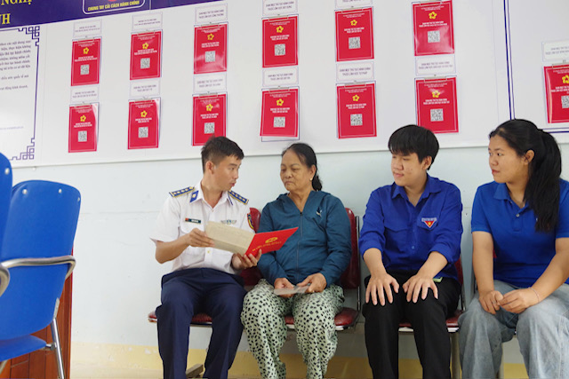 Hải đoàn 21 phối hợp triển khai dịch vụ công trực tuyến
tại xã Tam Hải - góp phần lan tỏa sức trẻ và tinh thần tình nguyện
- Ảnh 1. Hải đoàn 21 phối hợp triển khai dịch vụ công trực tuyến
tại xã Tam Hải - góp phần lan tỏa sức trẻ và tinh thần tình nguyện
- Ảnh 1.