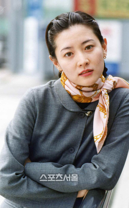 Ngoài phim Nàng Dae Jang Geum, Lee Young Ae còn xinh đẹp rung động lòng người với tạo hình hiện đại, đẳng cấp "quốc bảo nhan sắc" là đây- Ảnh 13.