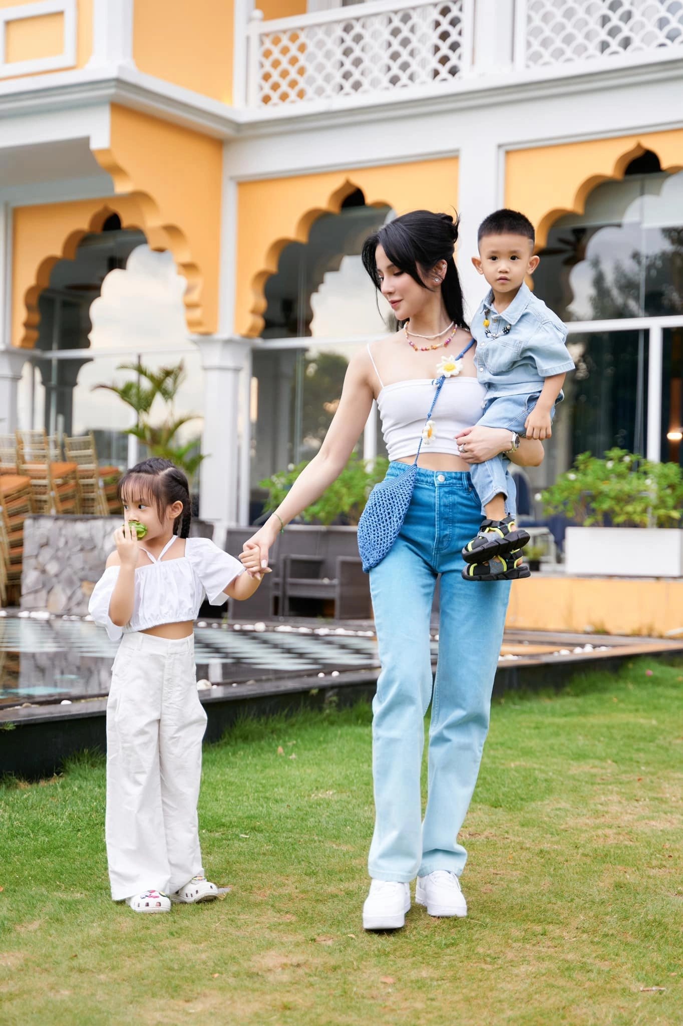 xem bong da truc tiep cup c1 gái 7 tuổi của Diệp Lâm Anh sở hữu đôi chân dài, nhan sắc được ví như bản sao của mẹ- Ảnh 7.