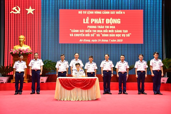 Vùng Cảnh sát biển 4 thi đua “đổi mới sáng tạo và chuyển đổi số” và “Bình dân học vụ số”- Ảnh 3. Vùng Cảnh sát biển 4 thi đua “đổi mới sáng tạo và chuyển đổi số” và “Bình dân học vụ số”- Ảnh 3.