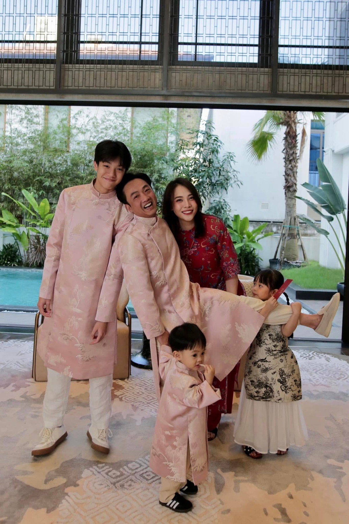 Đưa con đi nghỉ dưỡng, Cường Đô La tiết lộ chuyện dở khóc dở cười- Ảnh 11. Đưa truc tiep bong da c1 đi nghỉ dưỡng, Cường Đô La tiết lộ chuyện dở khóc dở cười- Ảnh 11.
