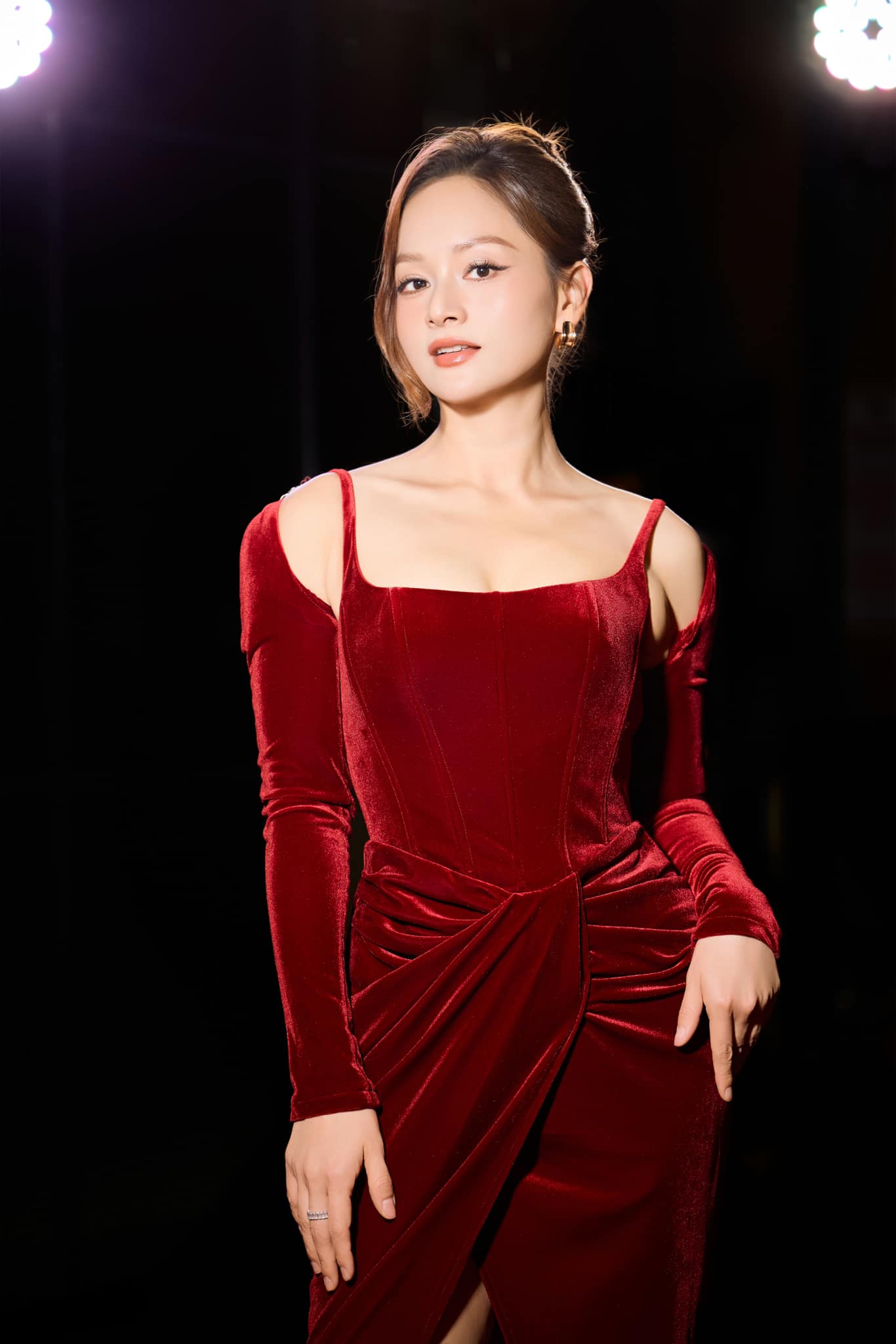 Lan Phương nộp đơn ly hôn chồng Tây: "Tôi nhận ra mọi thứ, cảm giác ấy nghĩ lại vẫn rùng mình"- Ảnh 3. mitom bong da truc tiep Phương nộp đơn ly hôn chồng Tây: "Tôi nhận ra mọi thứ, cảm giác ấy nghĩ lại vẫn rùng mình"- Ảnh 3.