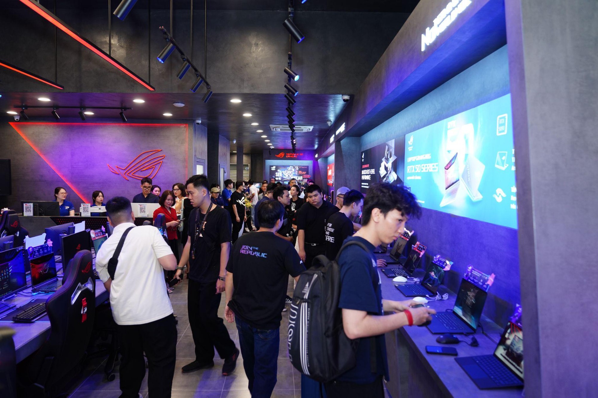 An Phát Computer & ASUS chơi lớn với sự kiện ROG Days đến 3/8 – cơ hội chơi game, đấu giải và săn quà cả tuần- Ảnh 5. An Phát Computer & ASUS chơi lớn với sự kiện ROG Days đến 3/8 – cơ hội chơi game, đấu giải và săn quà cả tuần- Ảnh 5.