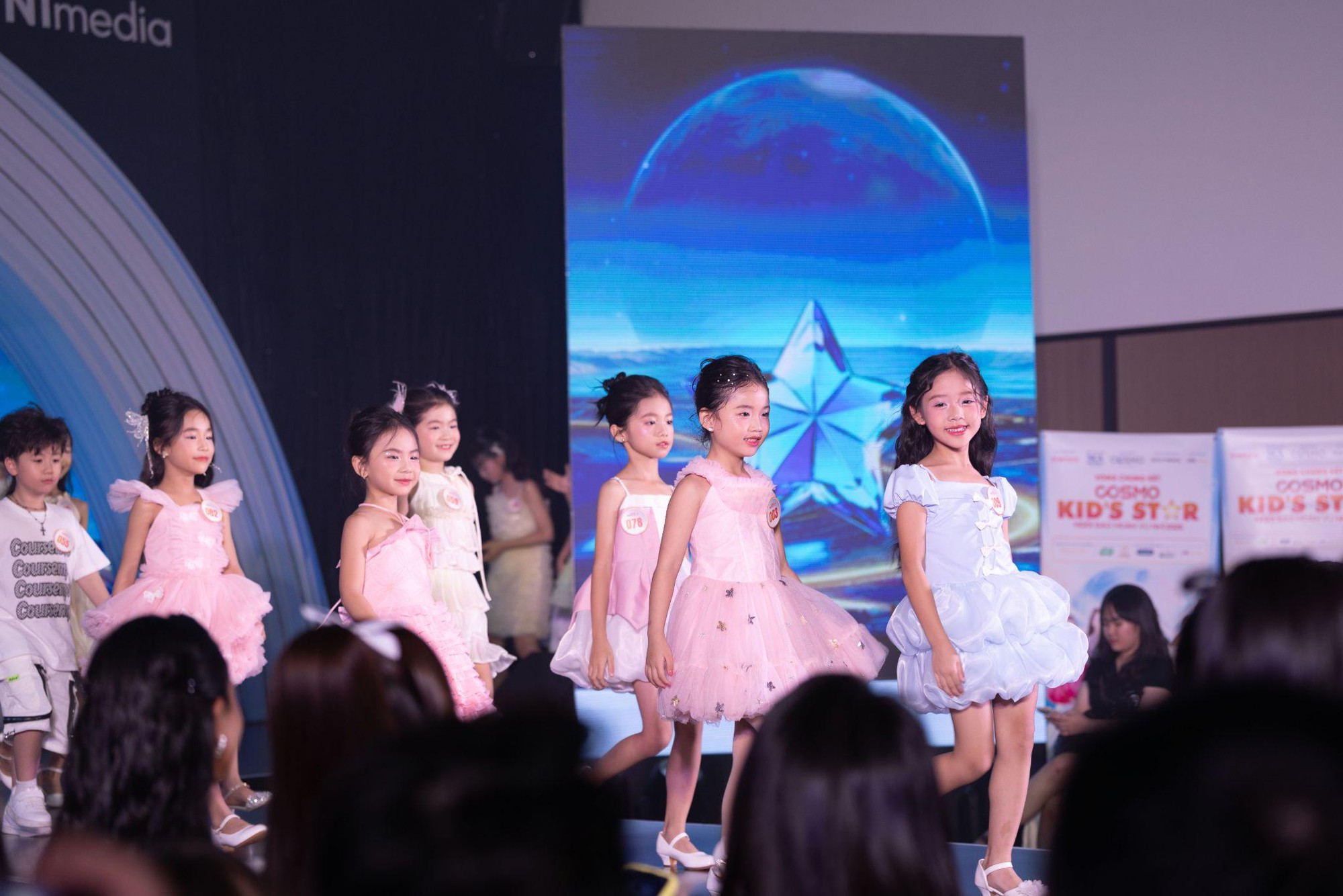 Trần Thị Ngọc Mai và Vũ Bá Minh Đăng xuất sắc giành quán quân Cosmo Kid's Star - Ngôi sao Hoàn vũ nhí 2025- Ảnh 2. Trần Thị Ngọc Mai và Vũ Bá Minh Đăng xuất sắc giành quán quân Cosmo Kid's Star - Ngôi sao Hoàn vũ nhí 2025- Ảnh 2.