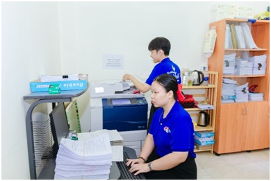 Lực lượng tham gia hỗ trợ số hóa hồ sơ vụ án có 55 chiến sĩ tham gia nhiệm vụ thường xuyên, là “cánh tay đắc lực” hỗ trợ cho các cán bộ, thư ký tại các tòa án. Lực lượng tham gia hỗ trợ số hóa hồ sơ vụ án có 55 chiến sĩ tham gia nhiệm vụ thường xuyên, là “cánh tay đắc lực” hỗ trợ cho các cán bộ, thư ký tại các tòa án.