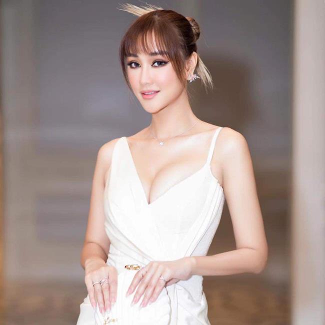 Jun Vũ khoe lưng trần gây sốt, quay lại càng khiến dân tình ngỡ ngàng: Nâng ngực thăng hạng visual, nhiều mỹ nhân sau sinh cũng làm và chưa từng hối hận- Ảnh 8. Jun Vũ khoe lưng trần gây sốt, quay lại càng khiến dân tình ngỡ ngàng: Nâng ngực thăng hạng visual, nhiều mỹ nhân mitom bong da truc tiep cũng làm và chưa từng hối hận- Ảnh 8.