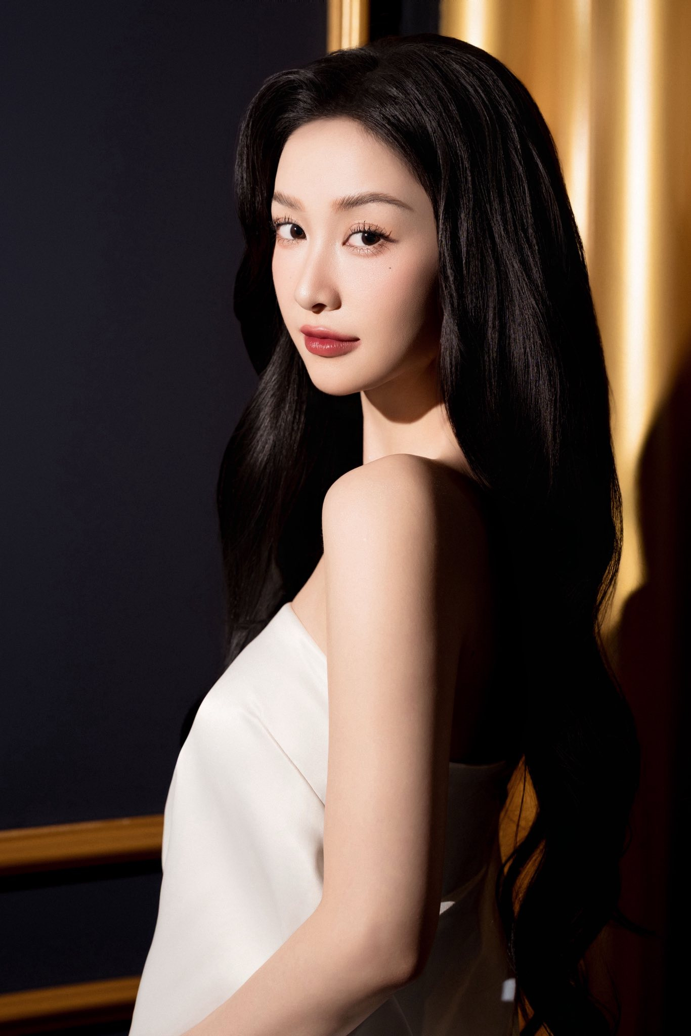 Jun Vũ khoe lưng trần gây sốt, quay lại càng khiến dân tình ngỡ ngàng: Nâng ngực thăng hạng visual, nhiều mỹ nhân sau sinh cũng làm và chưa từng hối hận- Ảnh 2. Jun Vũ khoe lưng trần gây sốt, quay lại càng khiến dân tình ngỡ ngàng: Nâng ngực thăng hạng visual, nhiều mỹ nhân mitom bong da truc tiep cũng làm và chưa từng hối hận- Ảnh 2.