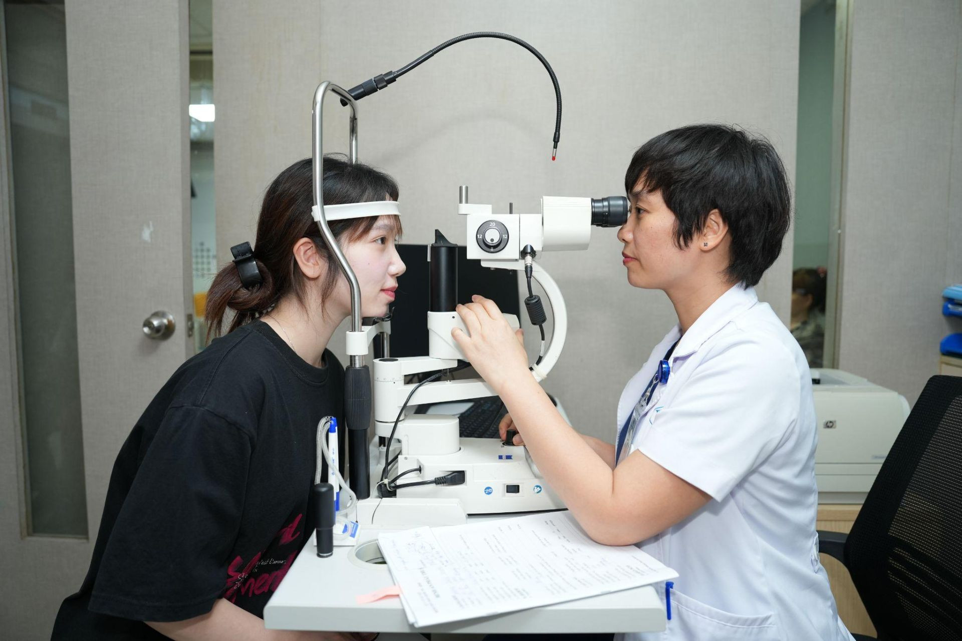 Mổ cận thị: Cứ chọn công nghệ đắt nhất là tốt nhất? Chuyên gia chỉ rõ sự thật truc tiep bong da keo nha caiến nhiều người bất ngờ- Ảnh 2.