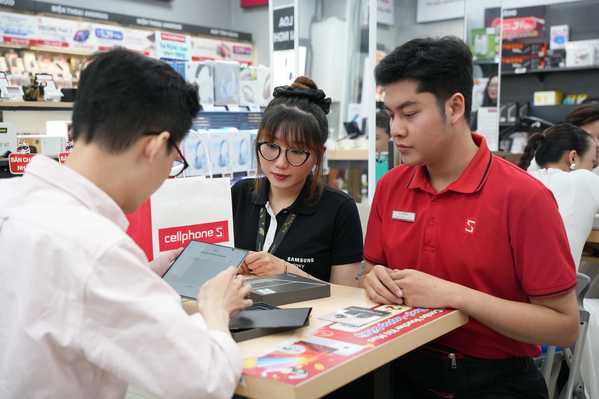 CellphoneS mở bán Galaxy Z Fold7 Flip7, ưu đãi 5 triệu kèm nhiều quà tặng- Ảnh 2. CellphoneS mở bán Galaxy Z Fold7 Flip7, ưu đãi 5 triệu kèm nhiều quà tặng- Ảnh 2.
