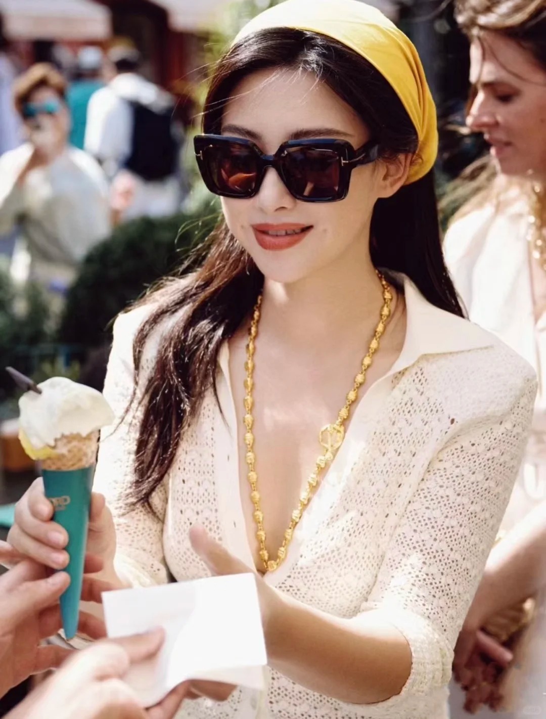 Ái nữ "hồng tam đại" đình đám Cbiz: Xuất thân trâm anh, từng hẹn hò "Tổng tài Ferrari", không chỉ có đồng điếu hút mắt, Chu Châu còn sở hữu gương mặt mang khí chất thượng lưu- Ảnh 1. Ái nữ "hồng tam đại" đình đám Cbiz: Xuất thân trâm anh, từng hẹn hò "Tổng tài Ferrari", không chỉ có đồng điếu hút mắt, Chu Châu còn sở hữu gương mặt mang khí chất thượng lưu- Ảnh 1.