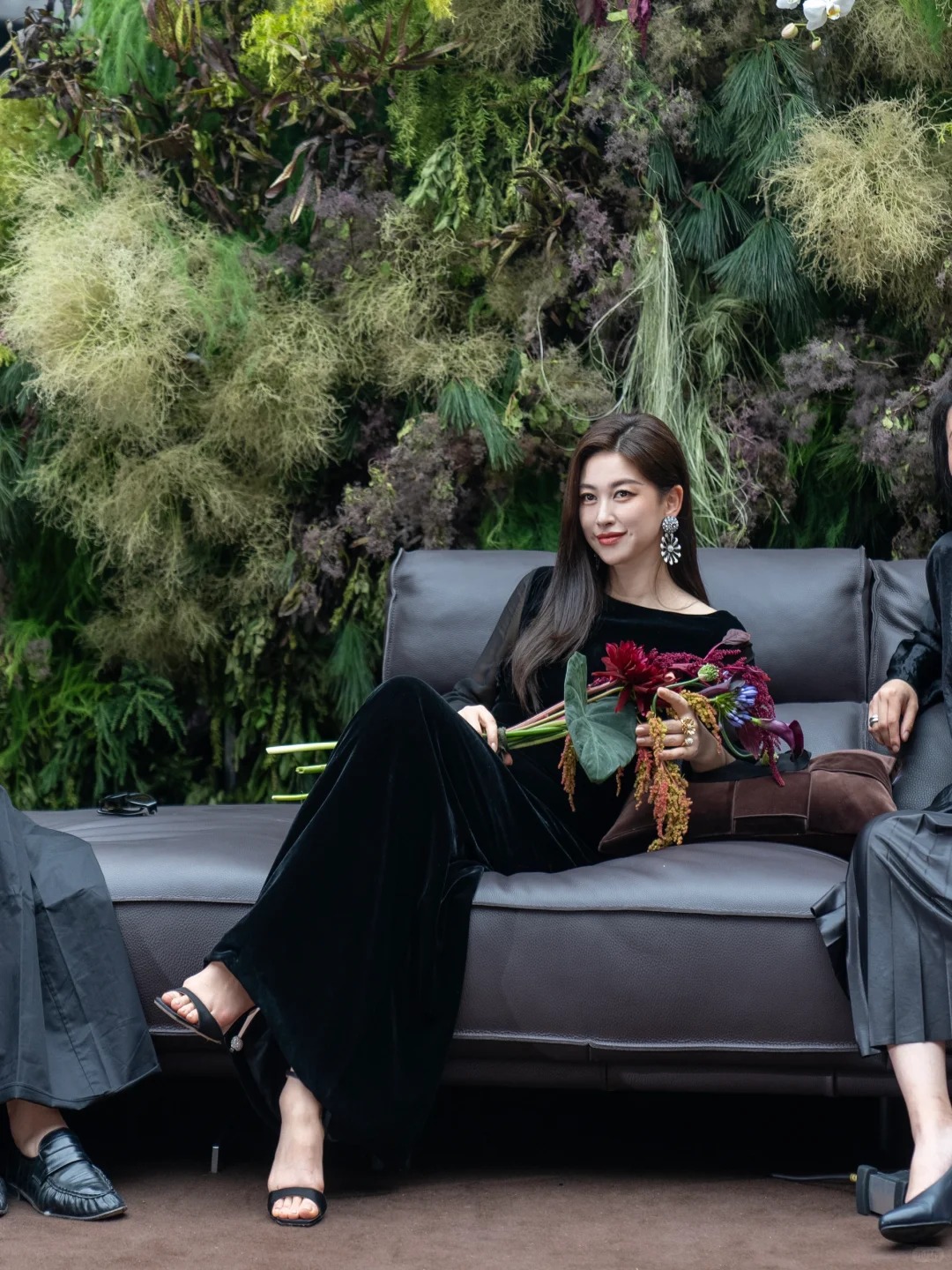 Ái nữ "hồng tam đại" đình đám Cbiz: Xuất thân trâm anh, từng hẹn hò "Tổng tài Ferrari", không chỉ có đồng điếu hút mắt, Chu Châu còn sở hữu gương mặt mang khí chất thượng lưu- Ảnh 9. Ái nữ "hồng tam đại" đình đám Cbiz: Xuất thân trâm anh, từng hẹn hò "Tổng tài Ferrari", không chỉ có đồng điếu hút mắt, Chu Châu còn sở hữu gương mặt mang khí chất thượng lưu- Ảnh 9.