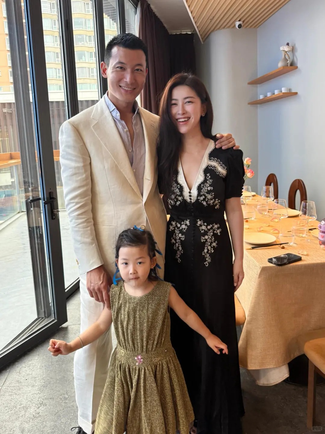 Ái nữ "hồng tam đại" đình đám Cbiz: Xuất thân trâm anh, từng hẹn hò "Tổng tài Ferrari", không chỉ có đồng điếu hút mắt, Chu Châu còn sở hữu gương mặt mang khí chất thượng lưu- Ảnh 8. Ái nữ "hồng tam đại" đình đám Cbiz: Xuất thân trâm anh, từng hẹn hò "Tổng tài Ferrari", không chỉ có đồng điếu hút mắt, Chu Châu còn sở hữu gương mặt mang khí chất thượng lưu- Ảnh 8.