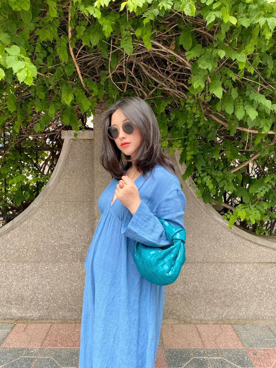 Học Chu Châu diện blazer xanh: Bí quyết thời trang phong thủy giúp phụ nữ trung niên nâng tầm khí chất lại thu hút may mắn cho bản thân- Ảnh 15. Học Chu Châu diện blazer xanh: Bí quyết thời trang phong thủy giúp phụ nữ trung niên nâng tầm khí chất lại thu hút may mắn cho bản thân- Ảnh 15.