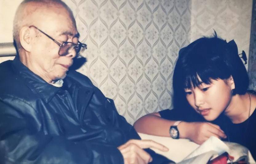 Ái nữ "hồng tam đại" đình đám Cbiz: Xuất thân trâm anh, từng hẹn hò "Tổng tài Ferrari", không chỉ có đồng điếu hút mắt, Chu Châu còn sở hữu gương mặt mang khí chất thượng lưu- Ảnh 5. Ái nữ "hồng tam đại" đình đám Cbiz: Xuất thân trâm anh, từng hẹn hò "Tổng tài Ferrari", không chỉ có đồng điếu hút mắt, Chu Châu còn sở hữu gương mặt mang khí chất thượng lưu- Ảnh 5.