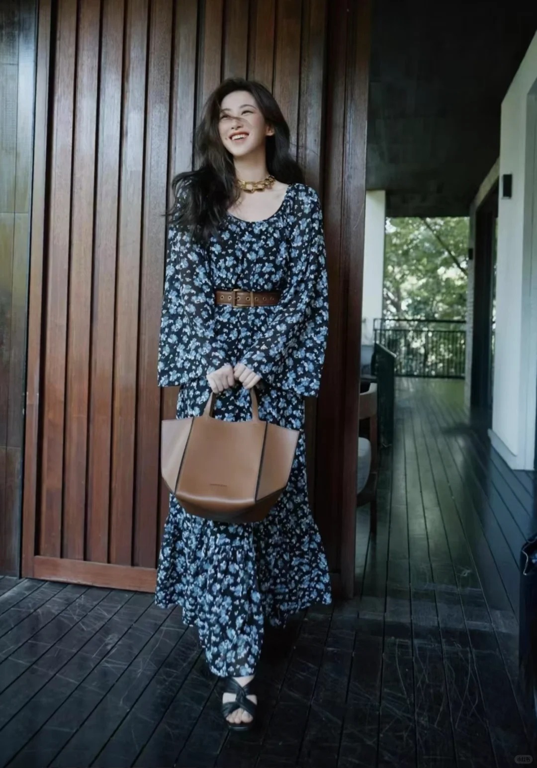 Học Chu Châu diện blazer xanh: Bí quyết thời trang phong thủy giúp phụ nữ trung niên nâng tầm khí chất lại thu hút may mắn cho bản thân- Ảnh 17. Học Chu Châu diện blazer xanh: Bí quyết thời trang phong thủy giúp phụ nữ trung niên nâng tầm khí chất lại thu hút may mắn cho bản thân- Ảnh 17.