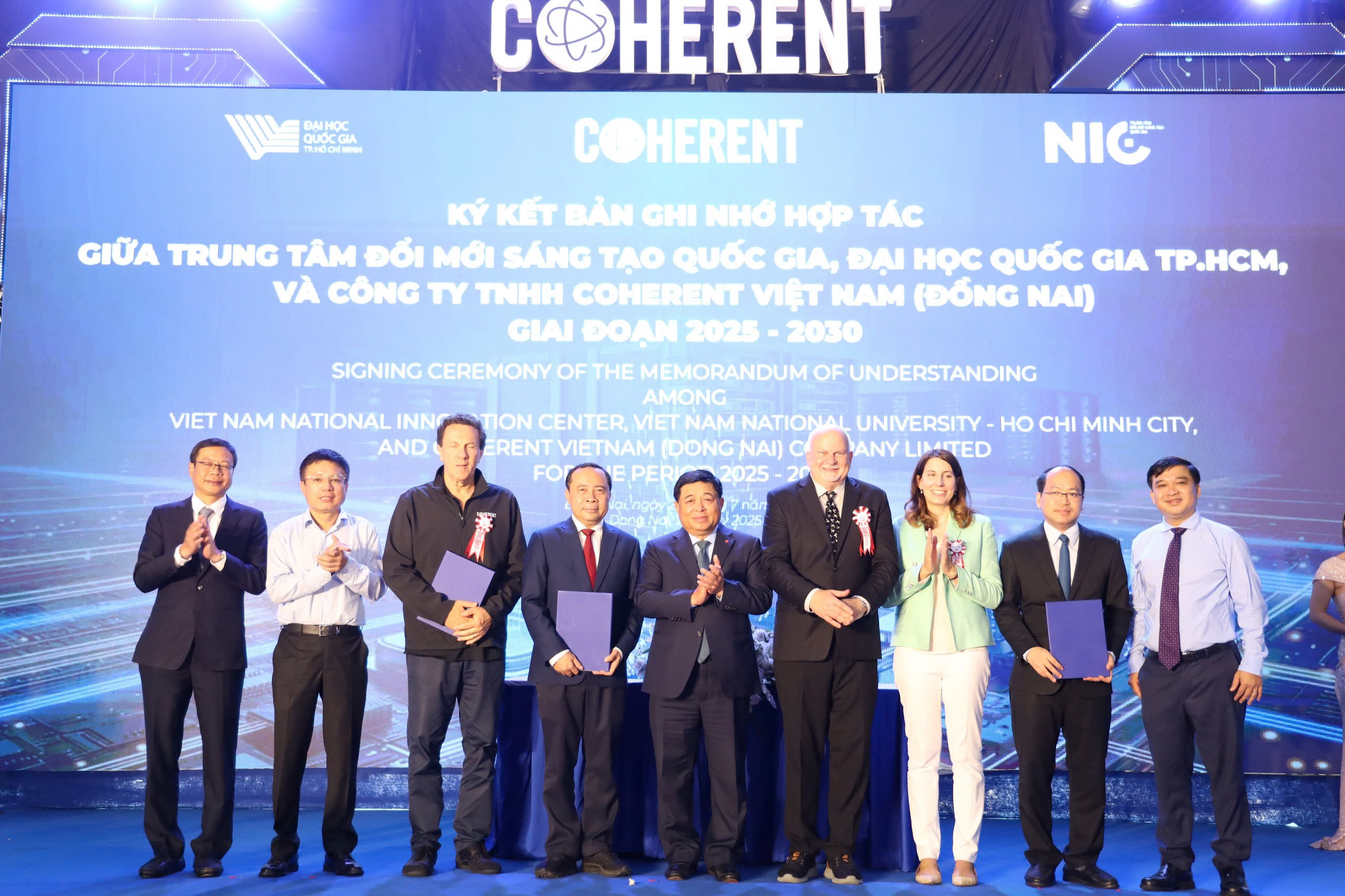 Thúc đẩy nguồn nhân lực và đổi mới sáng tạo ngành bán dẫn: Hợp tác chiến lược giữa Đại học Quốc gia Thành phố Hồ Chí Minh, NIC và COHERENT giai đoạn 2025–2030- Ảnh 2. Thúc đẩy nguồn nhân lực và đổi mới sáng tạo ngành bán dẫn: Hợp tác chiến lược giữa Đại học Quốc gia Thành phố Hồ Chí Minh, NIC và COHERENT giai đoạn 2025–2030- Ảnh 2.