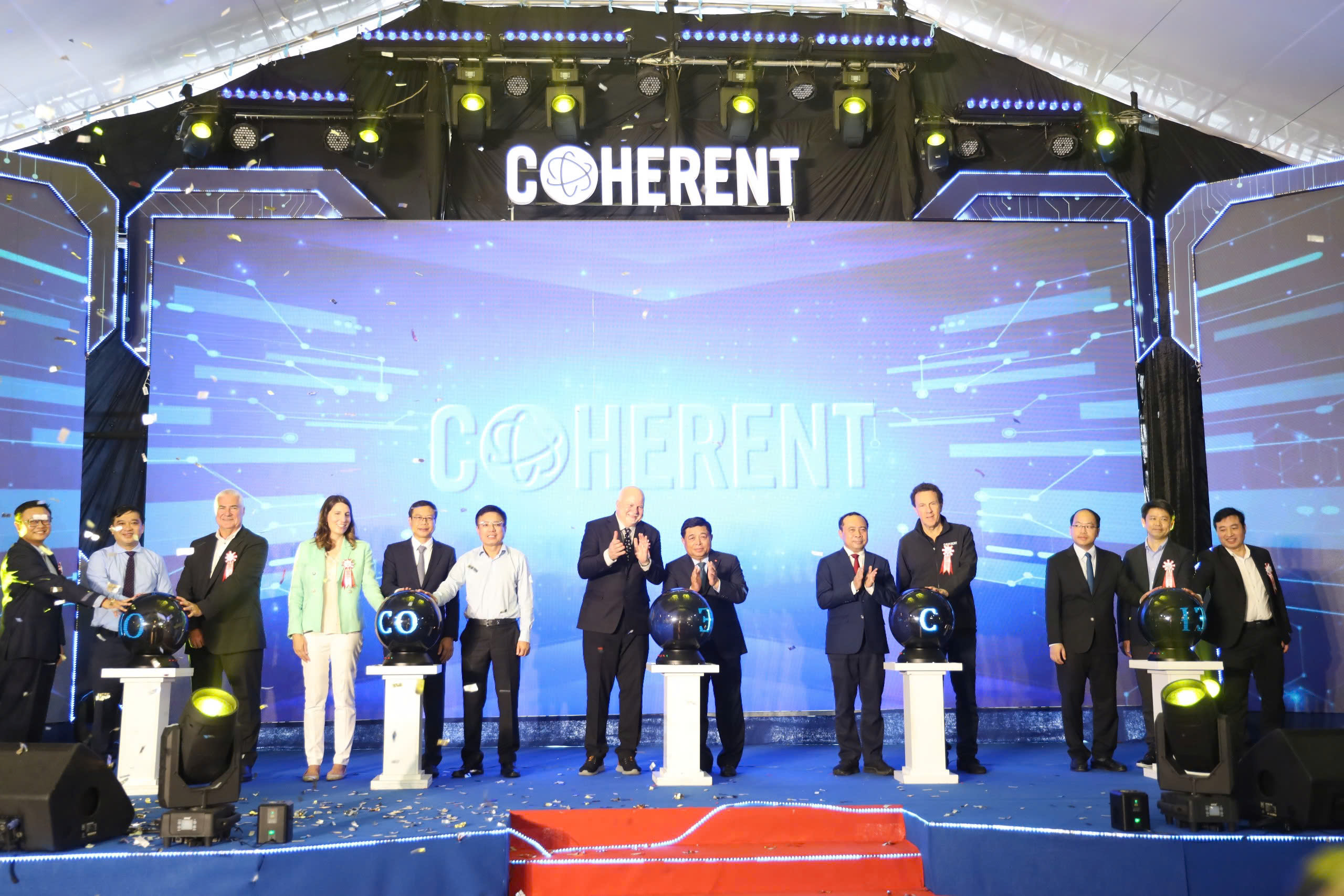 Hợp tác giữa ba bên nhằm phối hợp phát triển nguồn nhân lực chất lượng cao và thúc đẩy đổi mới sáng tạo trong ngành công nghiệp bán dẫn tại Việt Nam. Hợp tác giữa ba bên nhằm phối hợp phát triển nguồn nhân lực chất lượng cao và thúc đẩy đổi mới sáng tạo trong ngành công nghiệp bán dẫn tại Việt Nam.