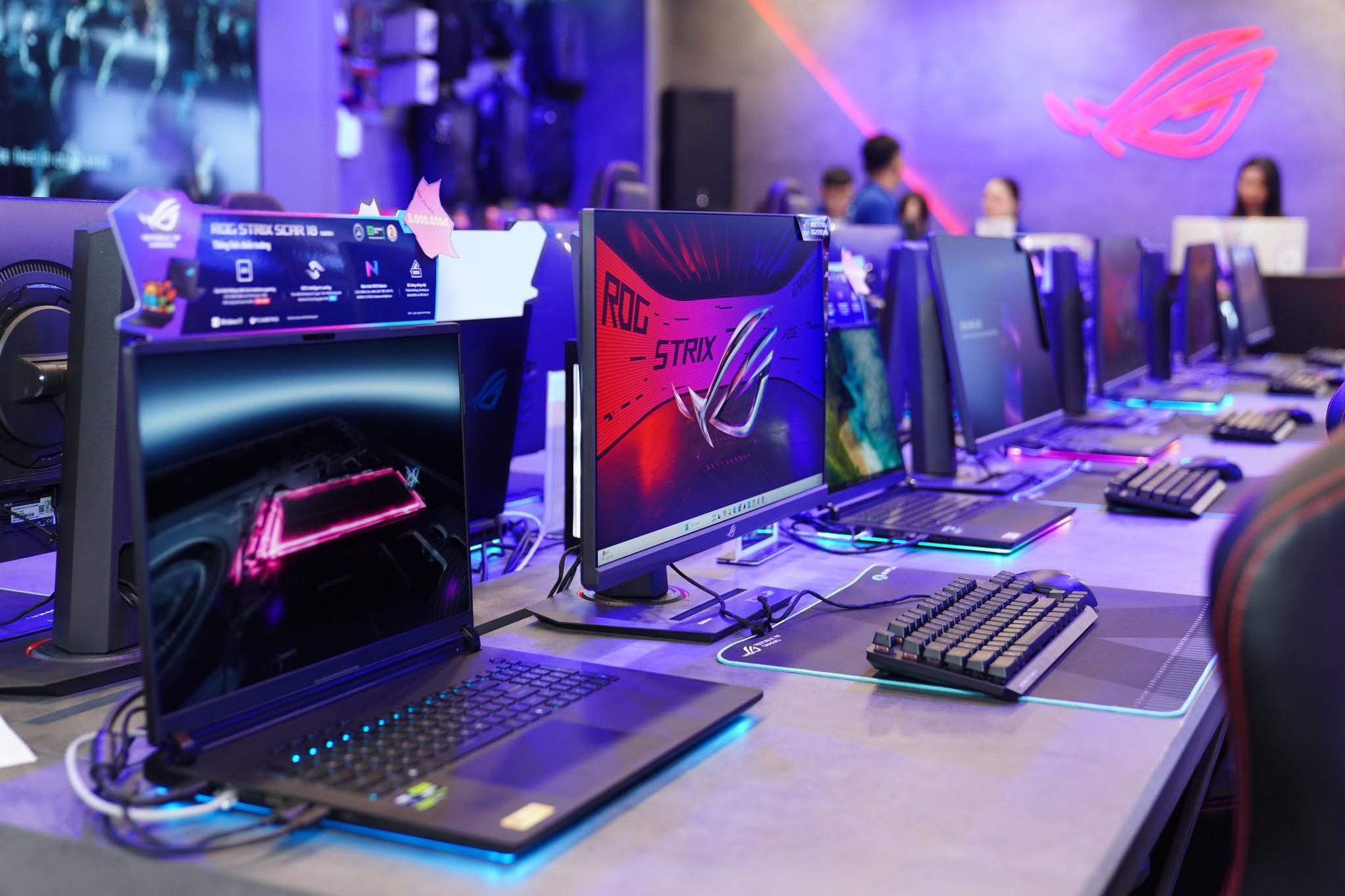 ROG Exclusive Store by An Phát ra mắt ấn tượng - Hứa hẹn bùng nổ trải nghiệm laptop cao cấp- Ảnh 1. ROG Exclusive Store by An Phát ra mắt ấn tượng - Hứa hẹn bùng nổ trải nghiệm laptop cao cấp- Ảnh 1.