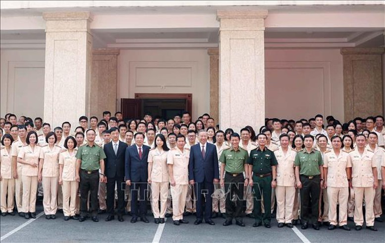 Tổng Bí thư: Đổi mới mạnh mẽ tư duy, cách thức triển khai bảo vệ an ninh chính trị nội bộ- Ảnh 4. Tổng Bí thư: Đổi mới mạnh mẽ tư duy, cách thức triển khai bảo vệ truc tiep bong da vtv6 chính trị nội bộ- Ảnh 4.