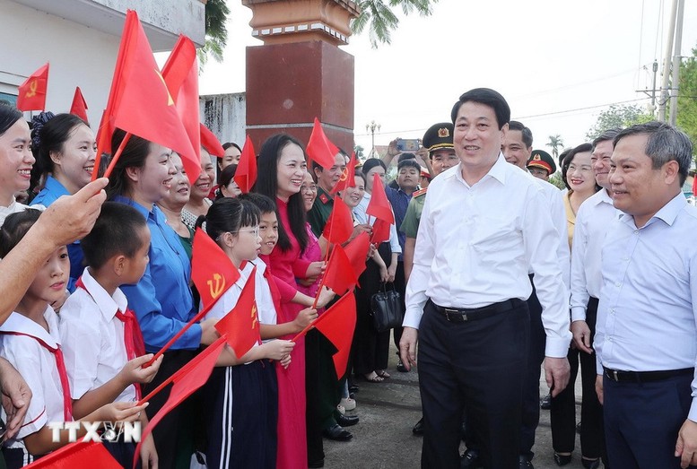 Chủ tịch nước Lương Cường dự sinh hoạt chi bộ thôn tại Quảng Ninh- Ảnh 1. Chủ tịch nước Lương Cường dự sinh hoạt chi bộ thôn tại Quảng Ninh- Ảnh 1.