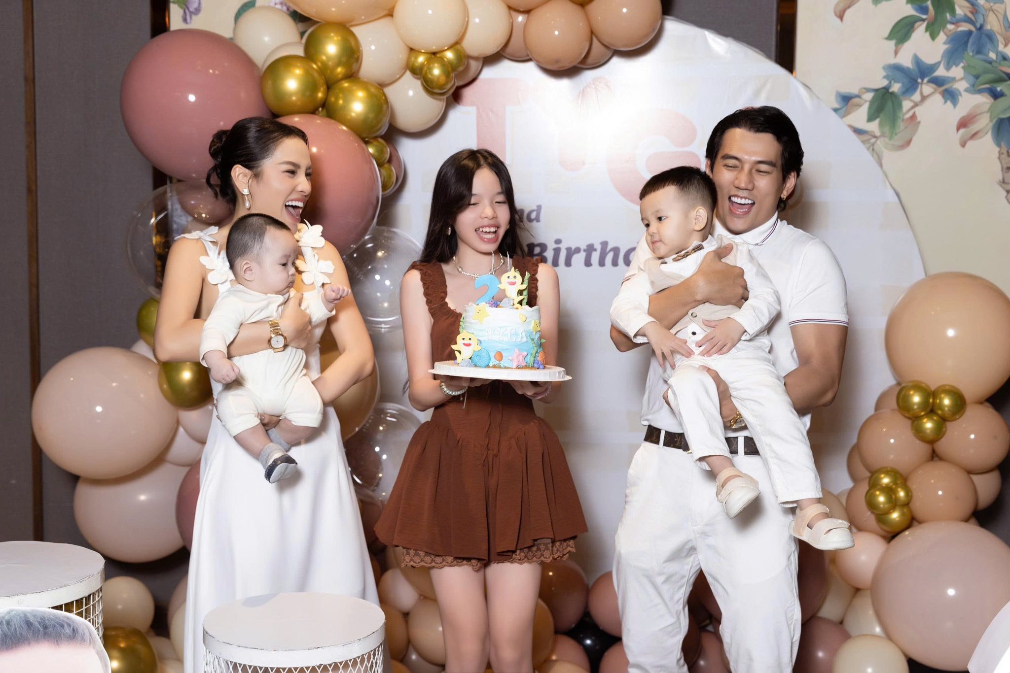 Phương Trinh Jolie nhận hậu quả khi sinh con ngoài kế hoạch, trái gió trở trời là gặp vấn đề này- Ảnh 1. Phương Trinh Jolie nhận hậu quả khi sinh con ngoài kế hoạch, trái gió trở trời là gặp vấn đề này- Ảnh 1.