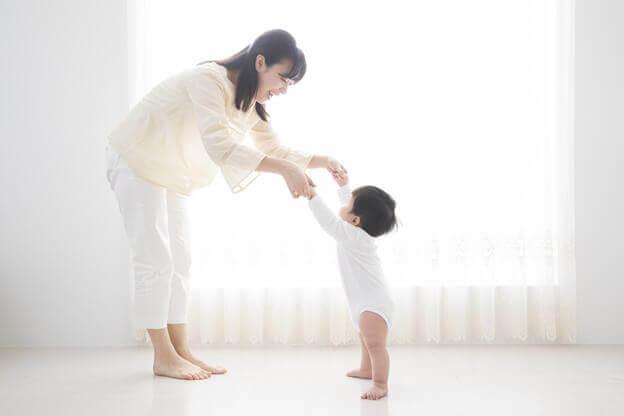 Các mẹ rỉ tai nhau "mẹo" cho con tập đi bằng cách cầm 2 quả chanh: Thực hư ra sao?- Ảnh 3. Các mẹ rỉ tai nhau "mẹo" cho con tập đi bằng cách cầm 2 quả chanh: Thực hư ra sao?- Ảnh 3.