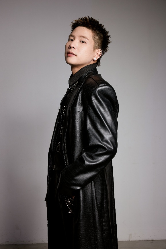 “Hoàng tử” Quân A.P hóa bad boy, kết hợp cùng “công chúa” Pháp Kiều trong dự án “Falling With You”- Ảnh 4. “Hoàng tử” Quân A.P hóa bad boy, kết hợp cùng “công chúa” Pháp Kiều trong dự án “Falling With You”- Ảnh 4.