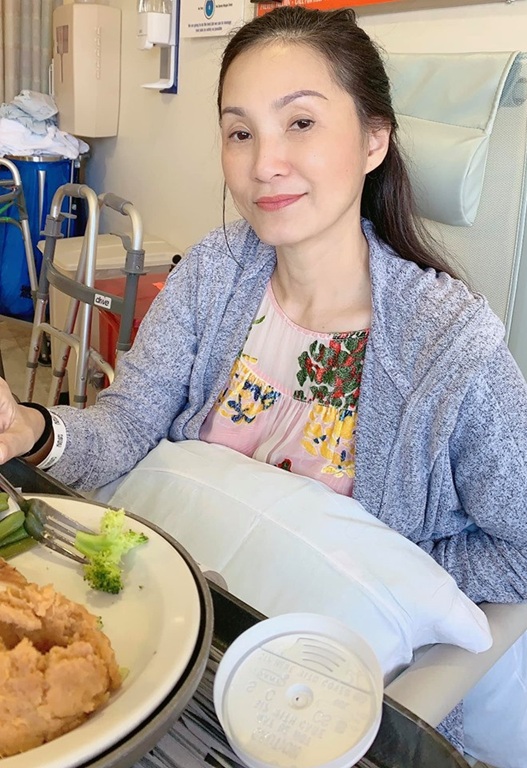 Nữ nghệ sĩ bị bệnh nặng phải nhập viện, bác sĩ Mỹ nói thẳng một câu- Ảnh 1.
