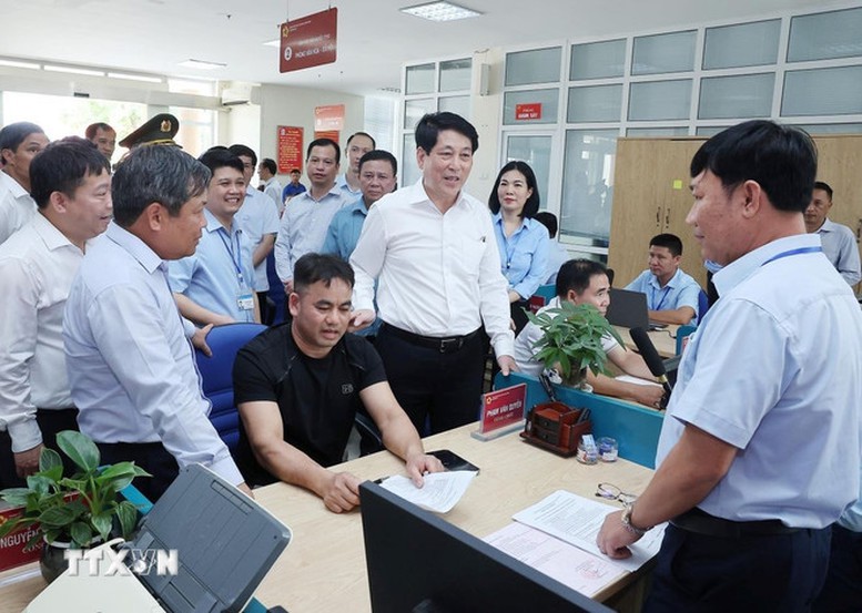 Chủ tịch nước Lương Cường dự sinh hoạt chi bộ thôn tại Quảng Ninh- Ảnh 3. Chủ tịch nước Lương Cường dự sinh hoạt chi bộ thôn tại Quảng Ninh- Ảnh 3.