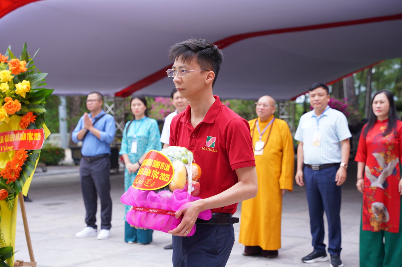 Agribank đồng hành cùng Vu Lan 2025 tri ân người có công tại Quảng Trị- Ảnh 2.