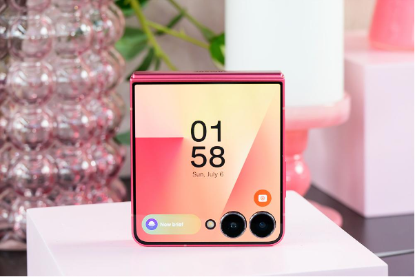 Chuyện chưa kể về sắc đỏ Coral, tông màu trẻ trung, thời thượng trên Galaxy Z Flip7- Ảnh 2.