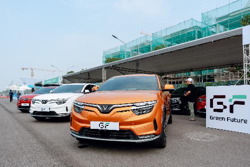 “Ngày hội xanh” đổ bộ Hà Nội: Đổi xe xăng lấy xe điện nhận ưu đãi khủng, tài xế dịch vụ hưởng lợi chưa từng có- Ảnh 4.