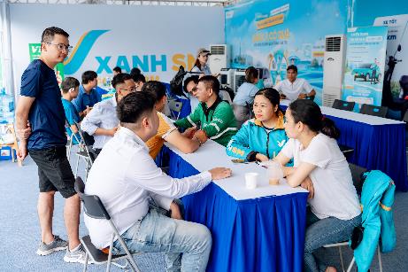 “Ngày hội xanh” đổ bộ Hà Nội: Đổi xe xăng lấy xe điện nhận ưu đãi khủng, tài xế dịch vụ hưởng lợi chưa từng có- Ảnh 6.