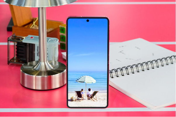 Chuyện chưa kể về sắc đỏ Coral, tông màu trẻ trung, thời thượng trên Galaxy Z Flip7- Ảnh 3.