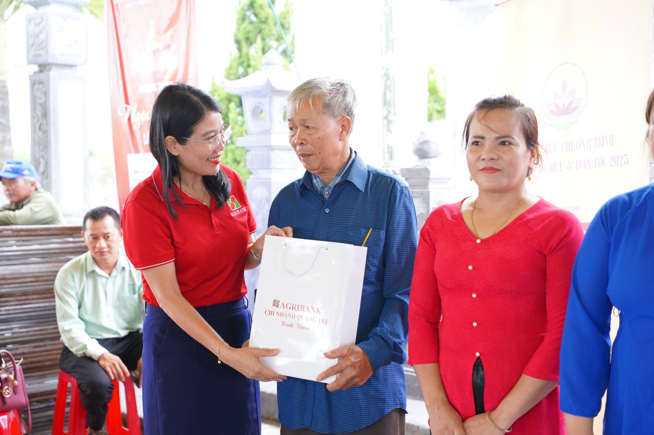 Agribank đồng hành cùng Vu Lan 2025 tri ân người có công tại Quảng Trị- Ảnh 5.