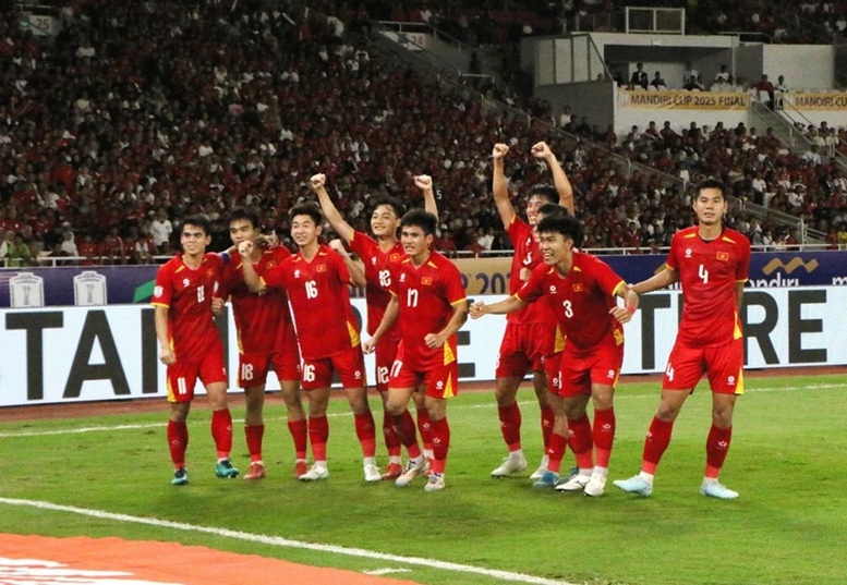U23 Việt Nam - U23 Indonesia: VIỆT NAM VÔ ĐỊCH U23 ĐÔNG NAM Á- Ảnh 1. U23 Việt Nam - U23 Indonesia: VIỆT NAM VÔ ĐỊCH U23 ĐÔNG NAM Á- Ảnh 1.