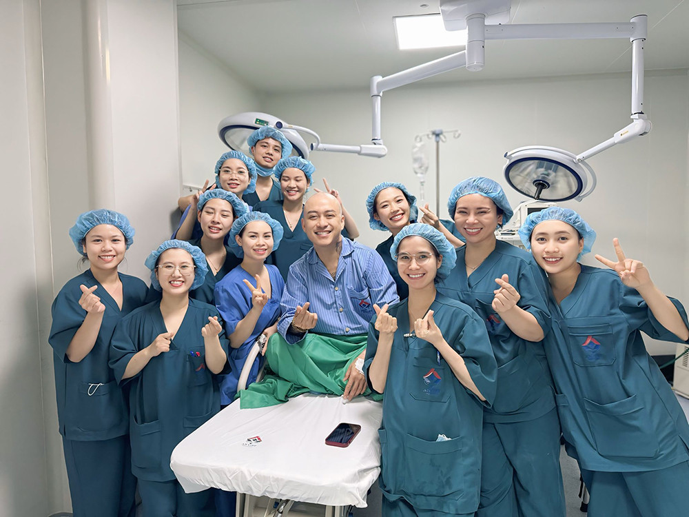 Tuấn Hưng tạm ngừng ca hát, hé lộ tình hình sức khỏe sau ca mổ- Ảnh 1. Tuấn Hưng tạm ngừng link bong da truc tiep hát, hé lộ tình hình sức khỏe sau link bong da truc tiep mổ- Ảnh 1.