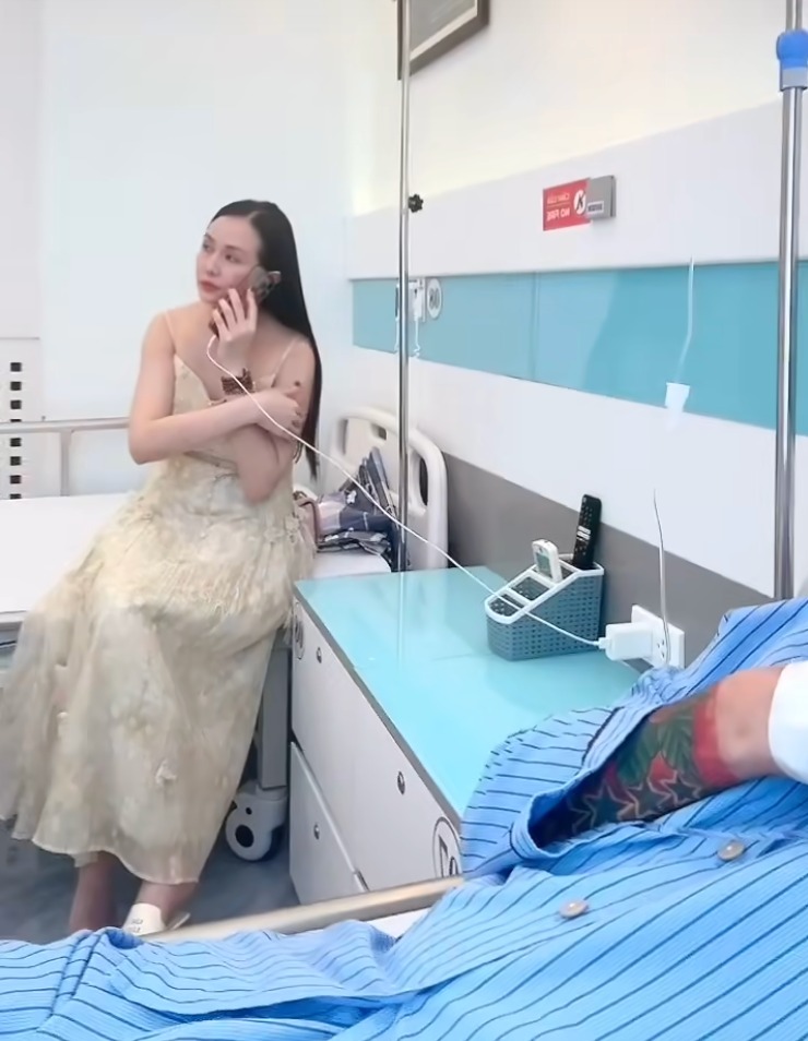 Tuấn Hưng tạm ngừng ca hát, hé lộ tình hình sức khỏe sau ca mổ- Ảnh 3. Tuấn Hưng tạm ngừng link bong da truc tiep hát, hé lộ tình hình sức khỏe sau link bong da truc tiep mổ- Ảnh 3.