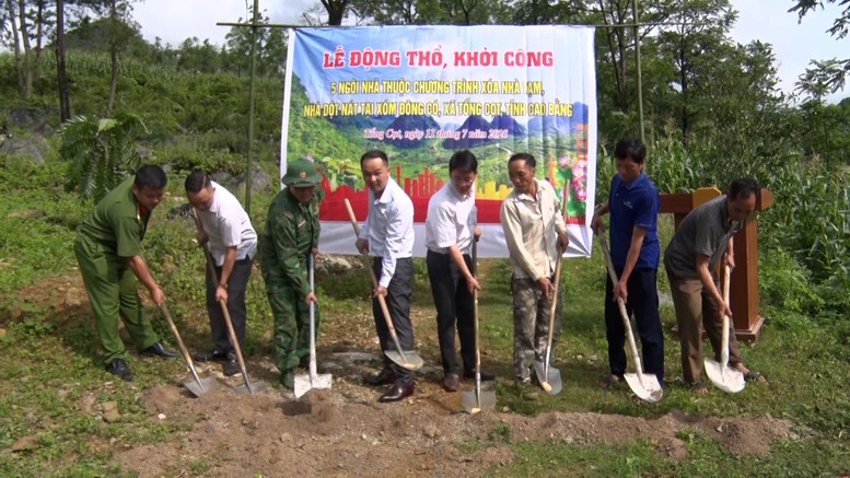 Cao Bằng: ‘Vượt nắng, thắng mưa’ để hoàn thành xóa nhà tạm- Ảnh 1. Cao Bằng: ‘Vượt nắng, thắng mưa’ để hoàn thành xóa nhà tạm- Ảnh 1.